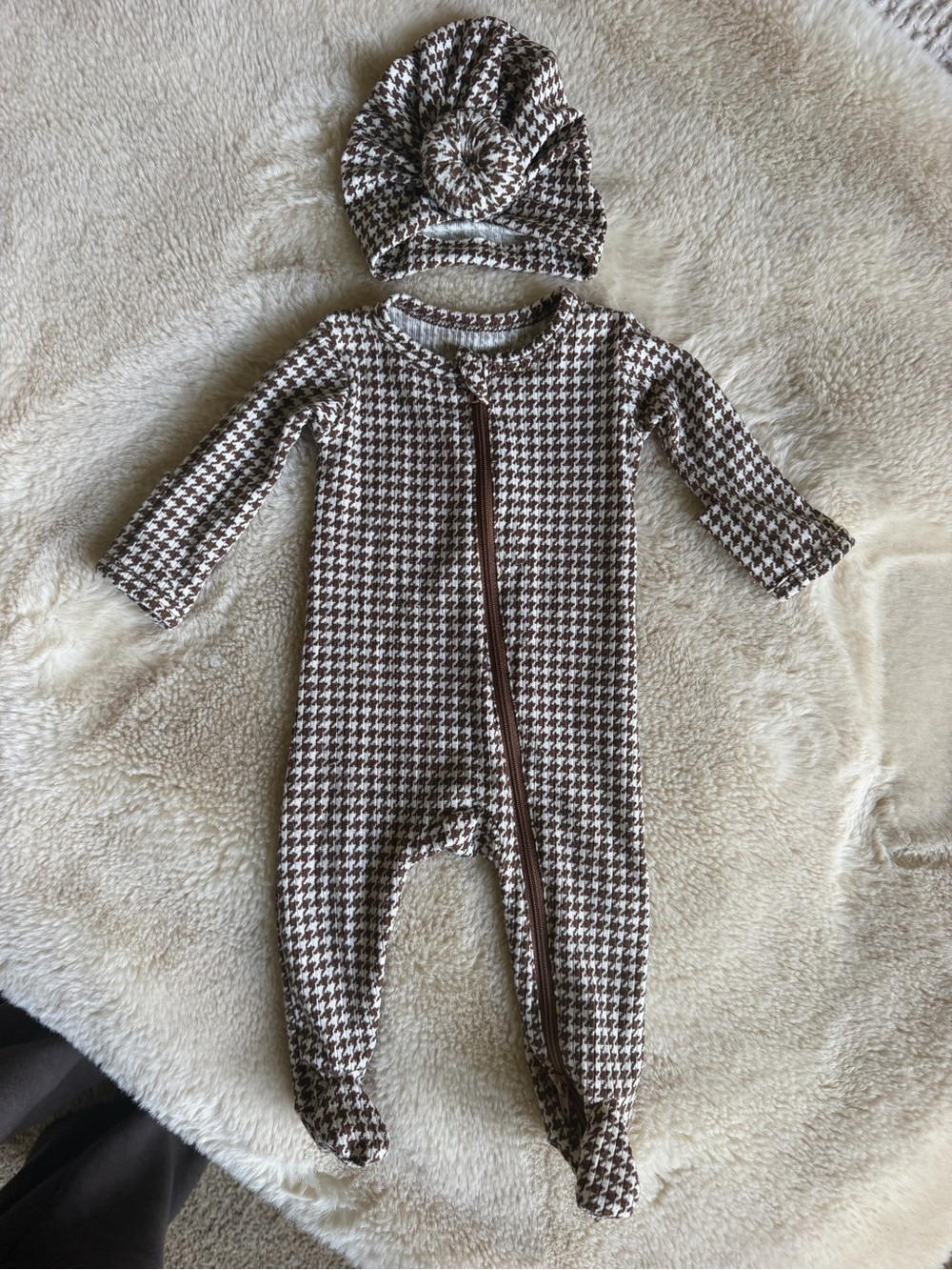 Knot baby houndstooth onesie with knot headwrap 0-3M